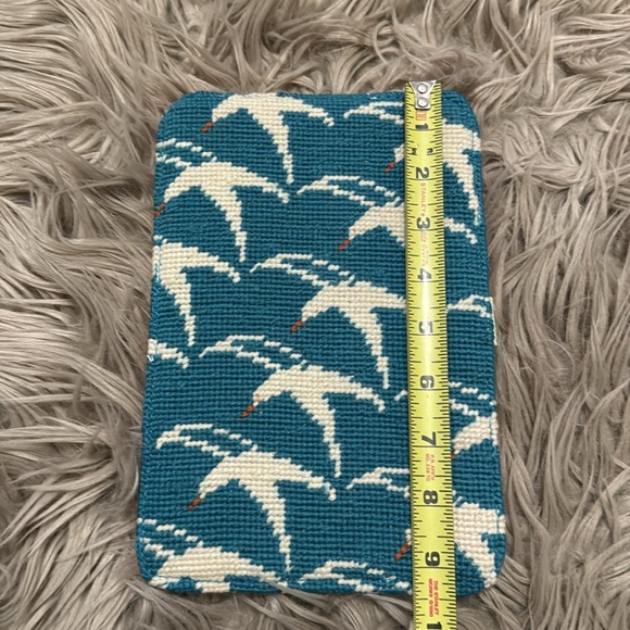 Like New Lands End Nook/Kindle Fire Holder-6.5x9.5-Snap Closure-Teal/White - Picture 9 of 9